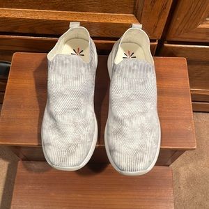 Isaac Mizrahi LIVE Sneakers 6.5